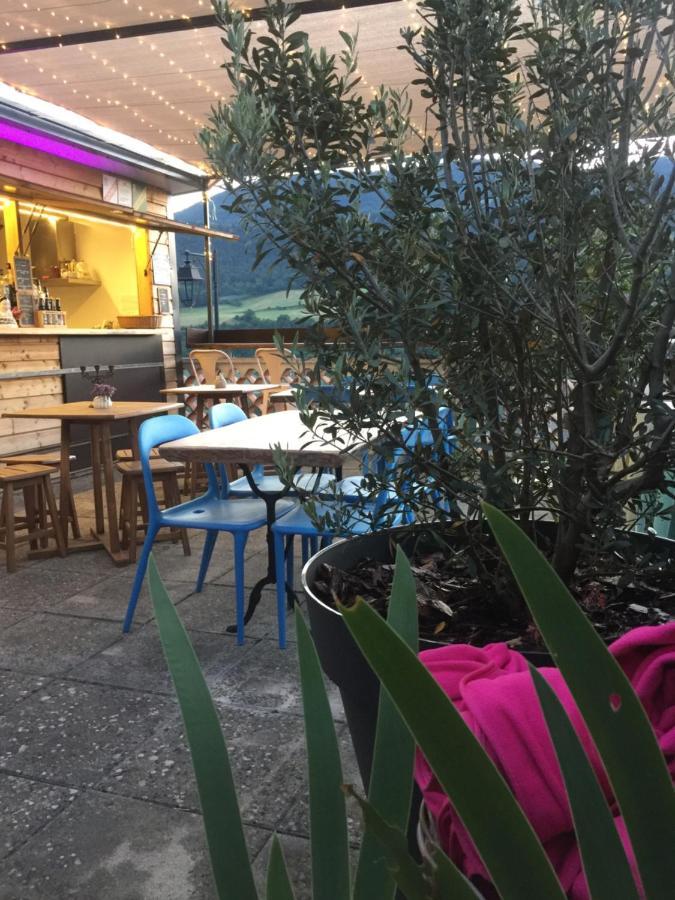 Gite La Cerise Qui Rit La Cresse Exterior photo